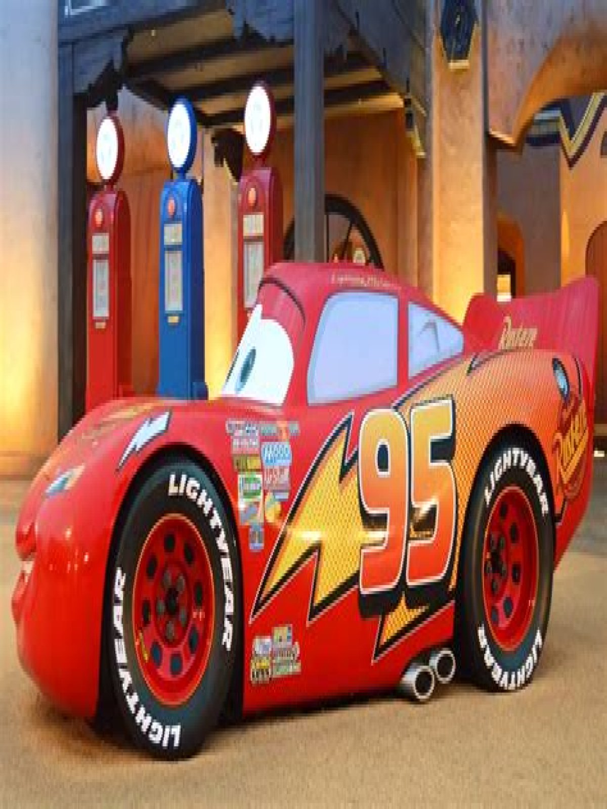what kind of car is lightning mcqueen